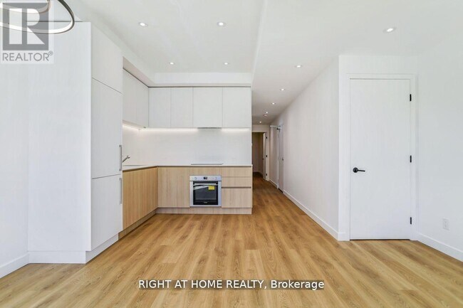 Photo du bâtiment - 1086 St Clair Ave W