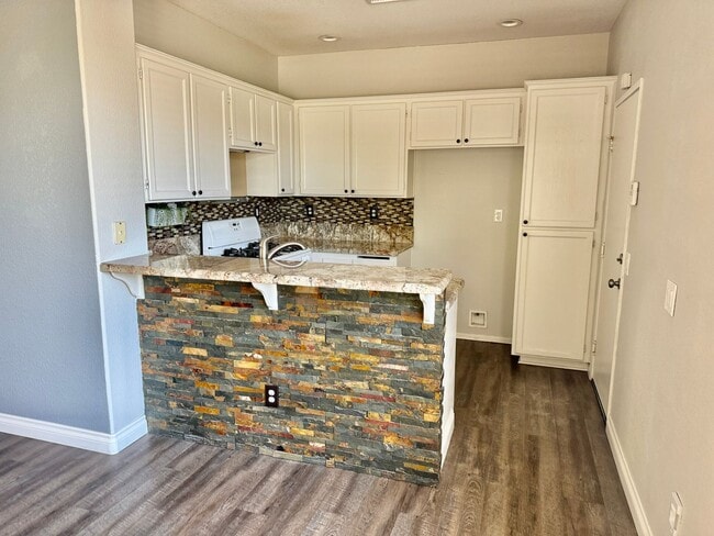 Building Photo - Nice Single Story Home