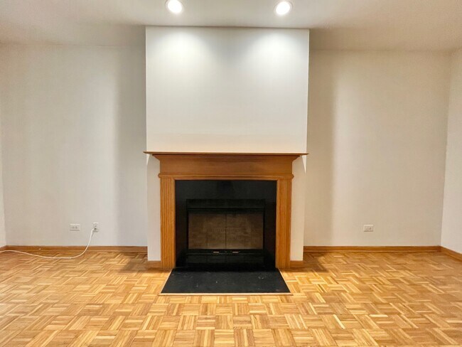 Building Photo - 4233 N Kenmore Ave