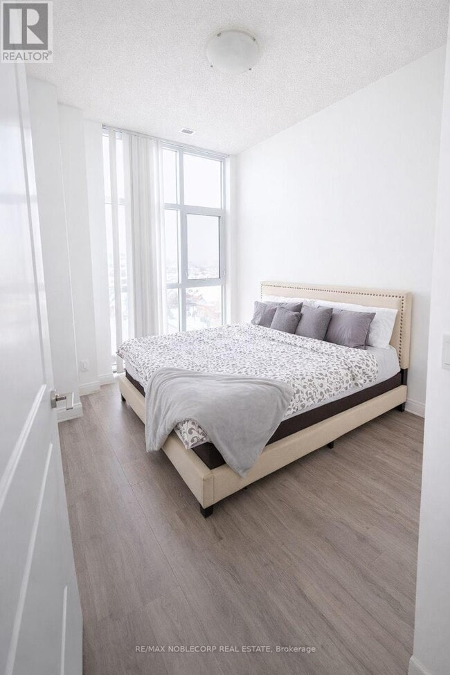 Building Photo - 8763 Bayview Ave