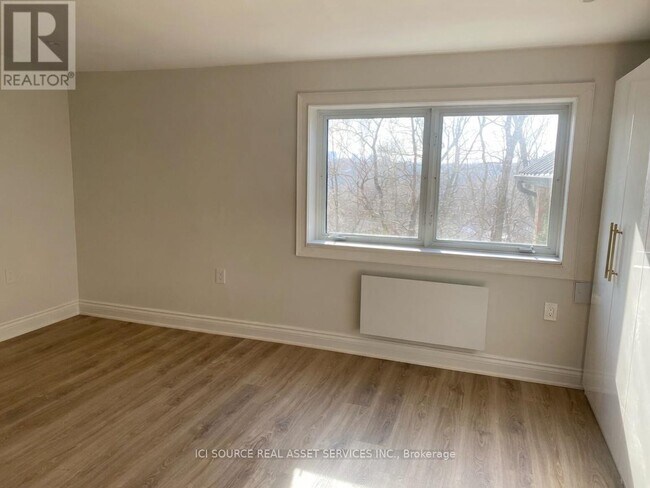Photo du bâtiment - 172 Humbercrest Blvd