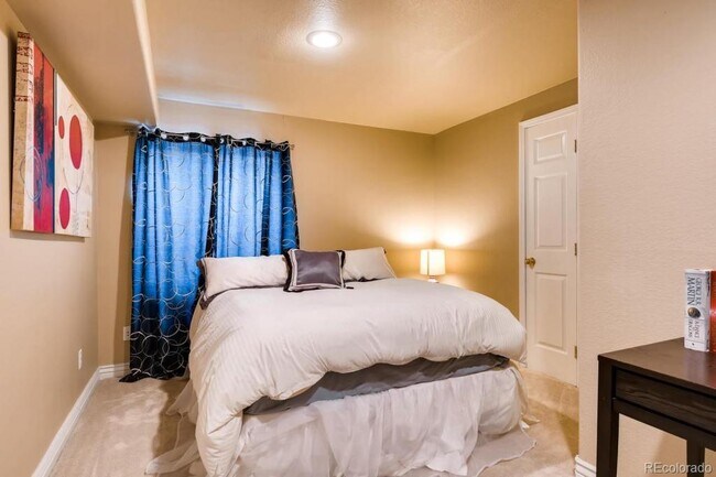 Building Photo - 468 Stellars Jay Dr