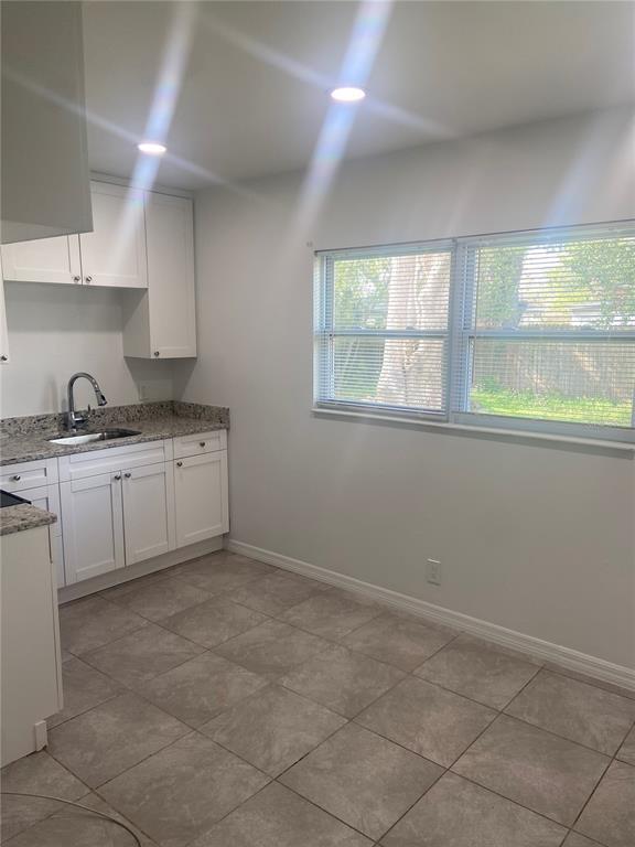 Foto del edificio - 7020 Baywood Dr