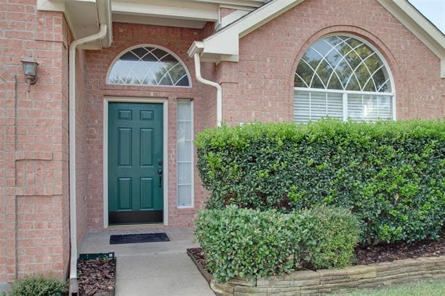 Building Photo - 2320 Suntree Ln