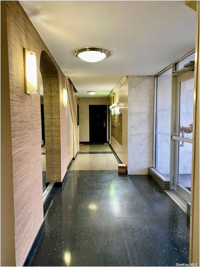 Foto del edificio - 73-3 Bell Blvd