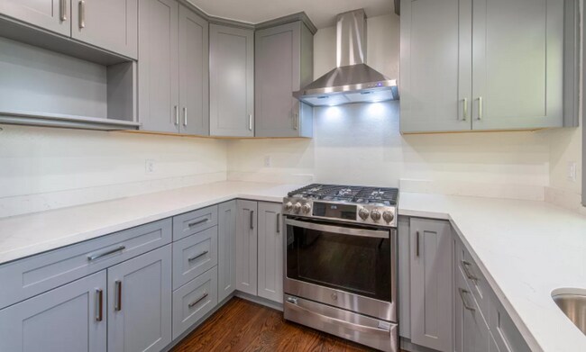 Building Photo - 3bed 3bath Available for rent