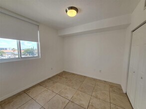 Building Photo - 435 SW 12th Ave