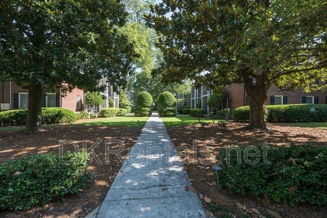 Building Photo - 55 Delmont Dr NE