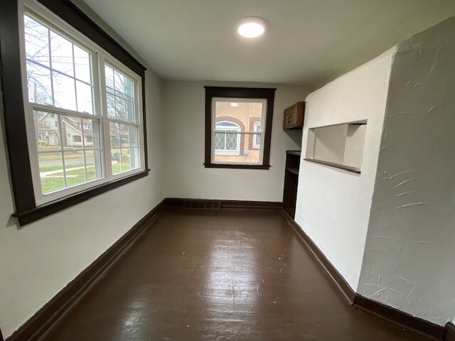 Building Photo - 1578 Pilgrim St