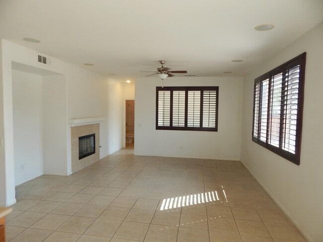 Building Photo - GORGEOUS 5 Bedroom** & 3 full bathrooms on a Cul-De-Sace Home!!