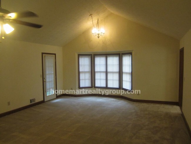 Building Photo - 870 Thousand Oaks Dr