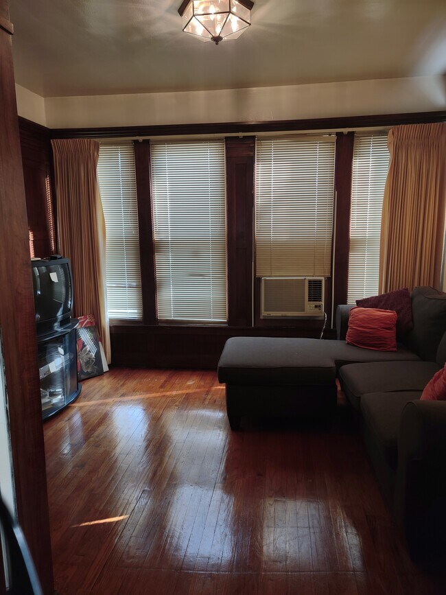 Foto del edificio - 3045 Lawrence St