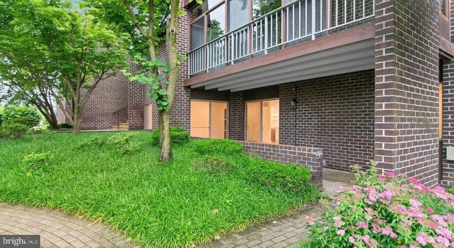 Building Photo - 25 Stonehenge Cir