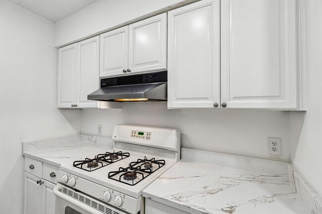Building Photo - 5809 Coventry Ln