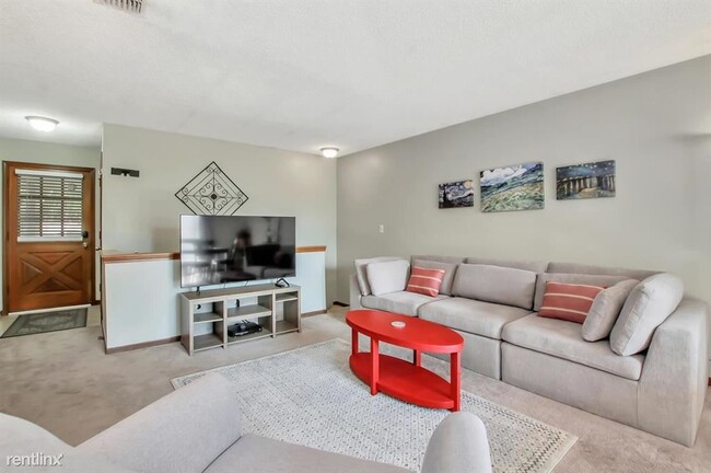 Building Photo - 3 br, 2 bath House - 10625 W Texas St