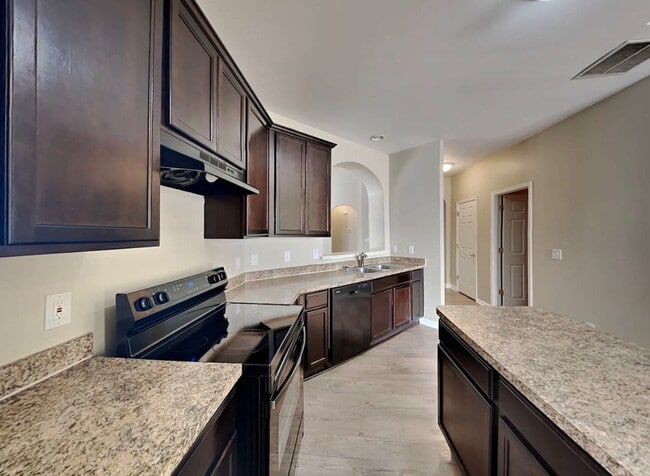 Foto del edificio - 467 Greyhawk Way