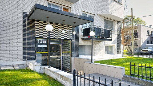 Building Photo - 5320 Avenue Bourret