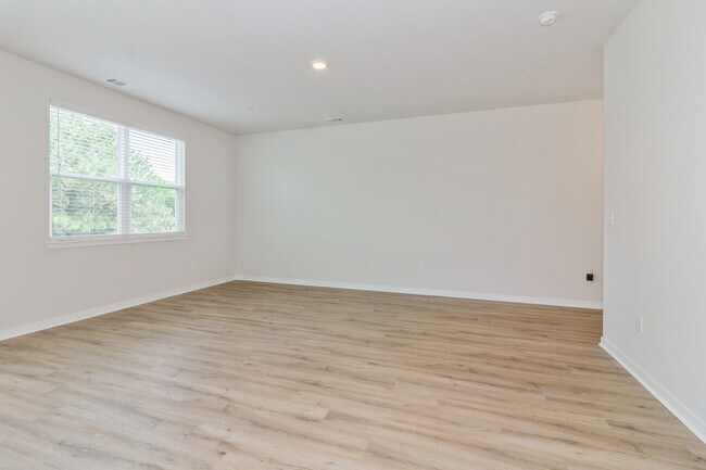 Building Photo - 269 Portage Ln