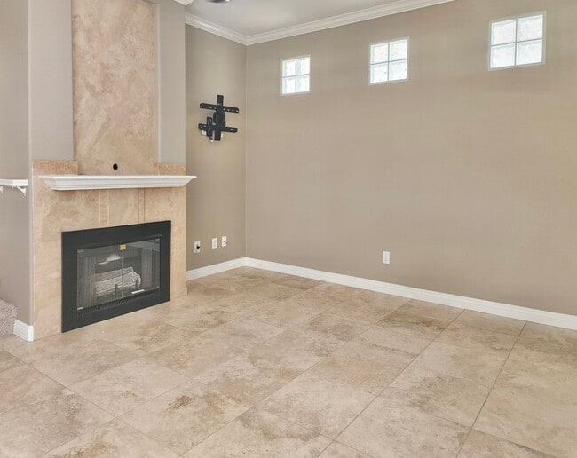 Building Photo - FOR LEASE - Available now!