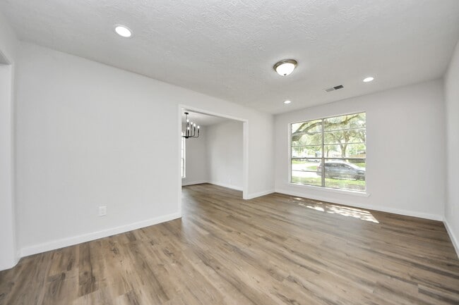 Foto del edificio - 3400 Surrey Ln