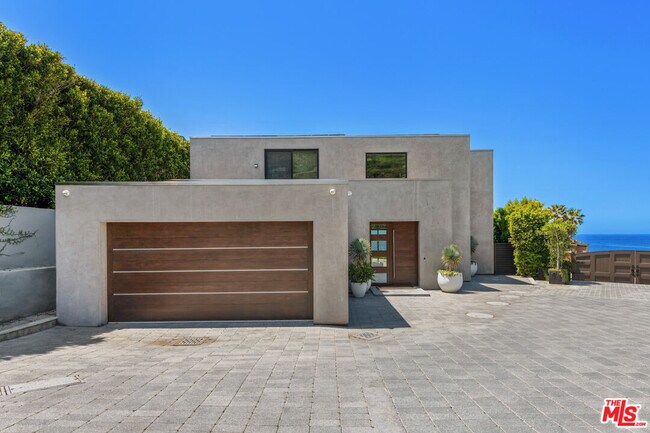 Foto del edificio - 32802 Pacific Coast Hwy