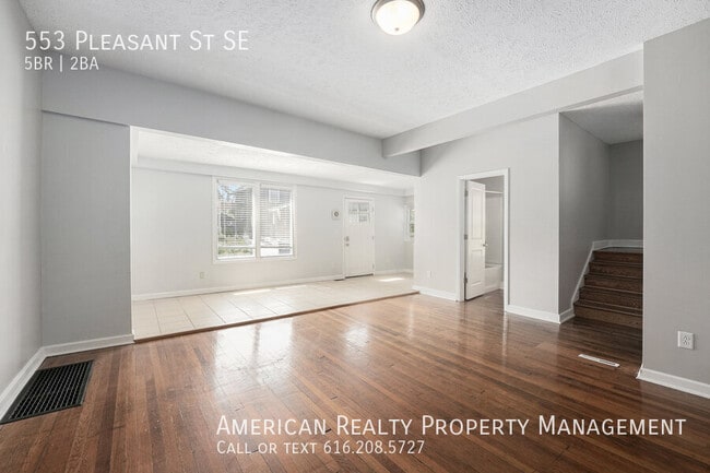 Building Photo - 553 Pleasant St SE