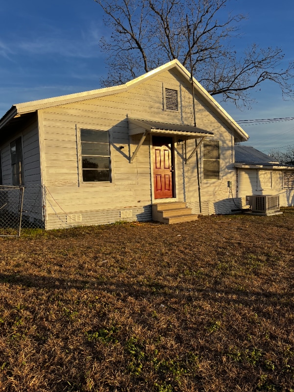 Building Photo - 708 W Hugo St