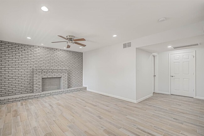 Foto del edificio - 7510 Shadyvilla Ln