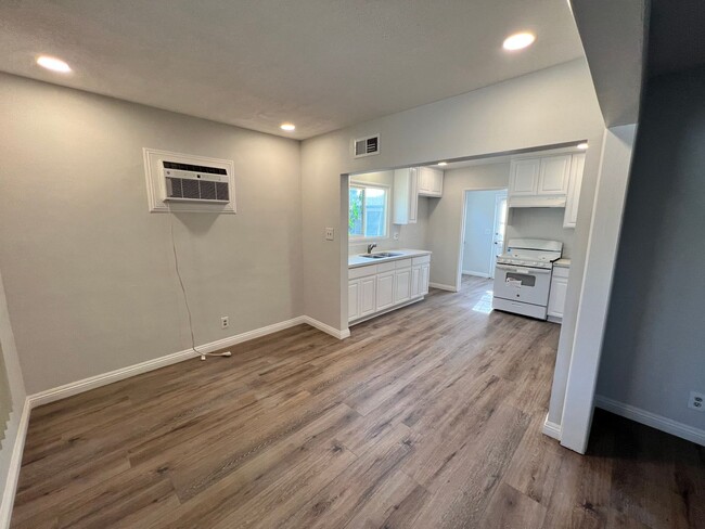 Building Photo - Remodeled 3 bedroom home in Glendora!