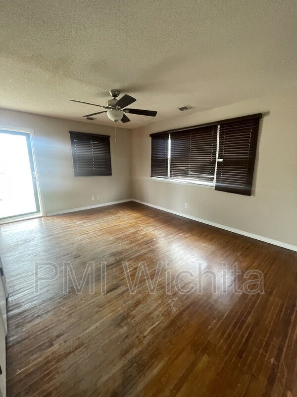 Building Photo - 127 N Tracy St
