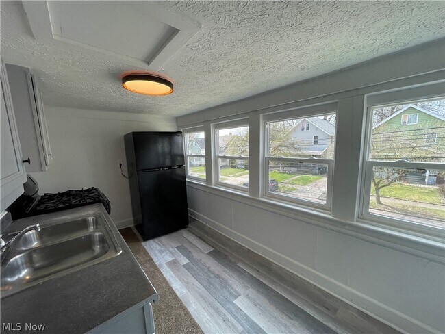 Building Photo - 459 Patterson Ave