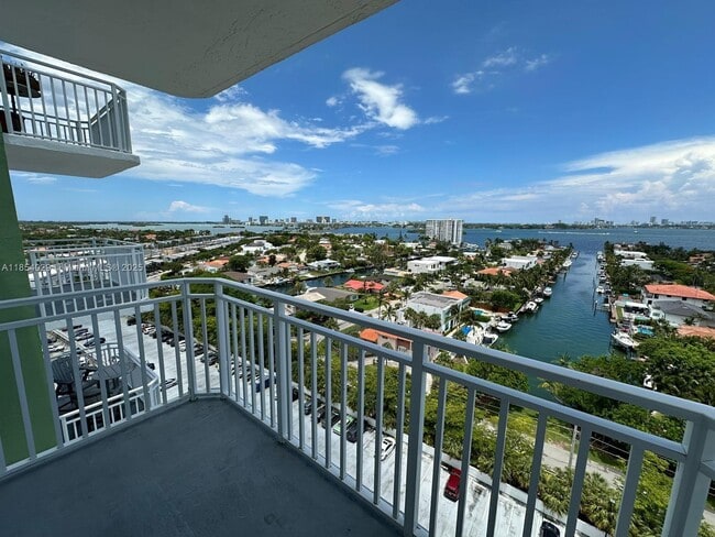 Building Photo - 2100 Sans Souci Blvd