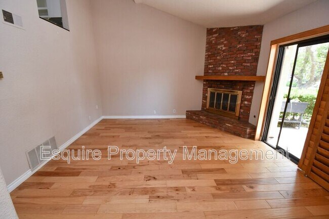 Foto del edificio - 580 Rosewood Ave