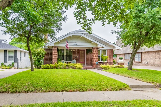 PRETTY, UPDATED AND CHARMING ARLINGTON HEI... - PRETTY, UPDATED AND CHARMING ARLINGTON HEI... House