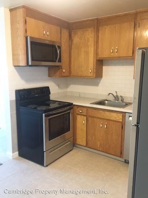 Building Photo - 527 N Amphlett Blvd