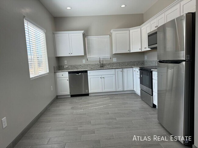 Building Photo - 802 E 35th St