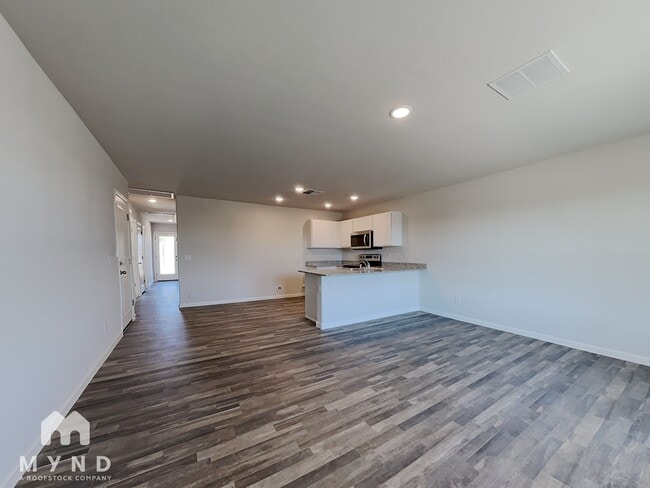 Building Photo - 246 S Picacho Heights Rd
