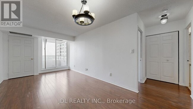Building Photo - 2108-2118 HILLCREST Ave