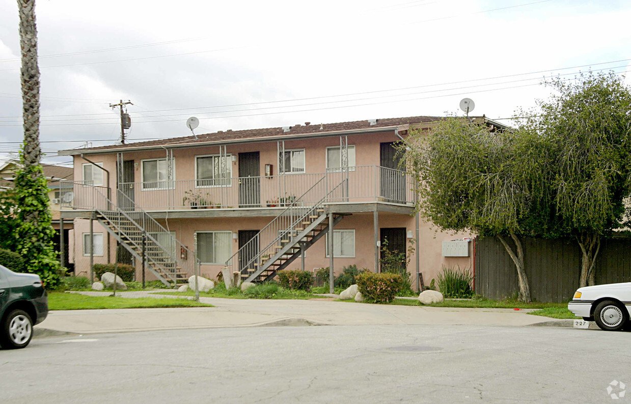 Building Photo - 227 N Vecino Dr