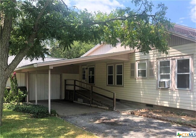 Building Photo - 1724 N Ave B