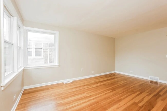 Building Photo - 1620 Mulford St