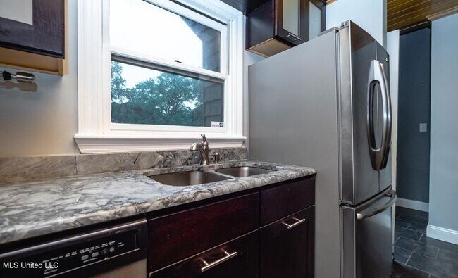 Foto del edificio - 807 Planters Point Dr