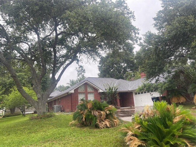 Building Photo - 301 Brookside Dr