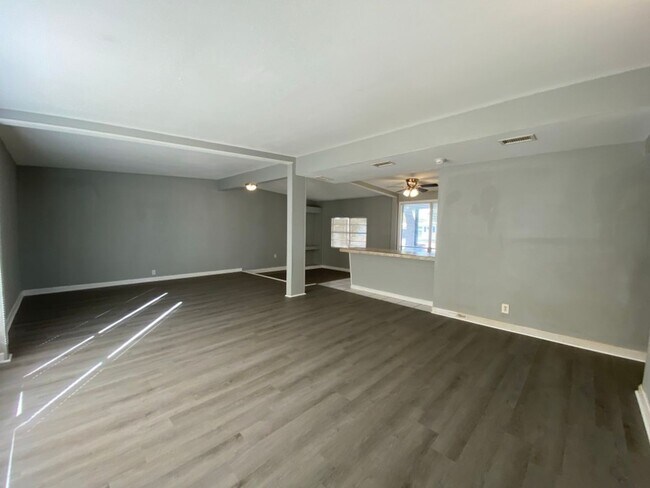 Building Photo - Nice College Hills 3 bedroom/1bath home AV...