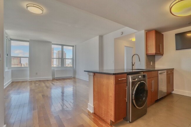 Building Photo - 88 Morgan St