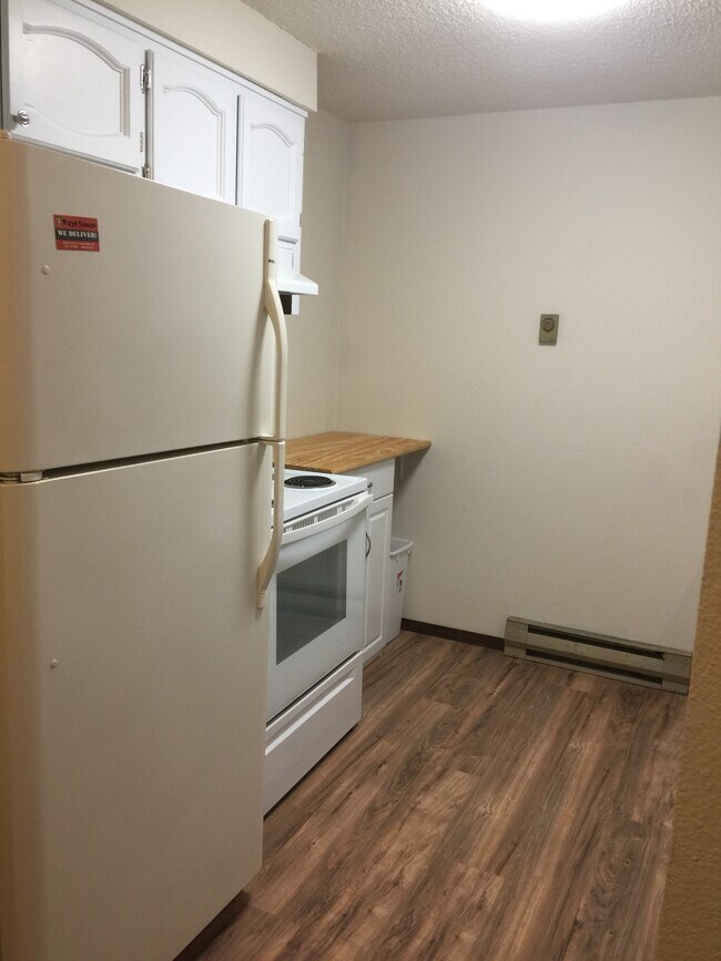 Kitchen - Appliances - 9730 Southeast Claybourne Street