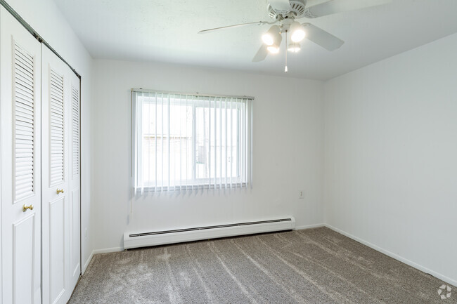 1HAB, 1BA - 730 ft² - Hawthorne Club Apartments