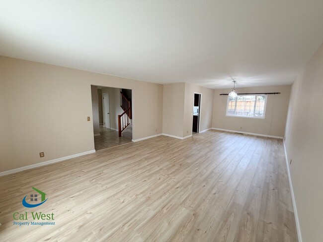 Foto del edificio - $4895 - Beautiful and Well Maintained South Gilroy Home w/ Salt Water Pool!!