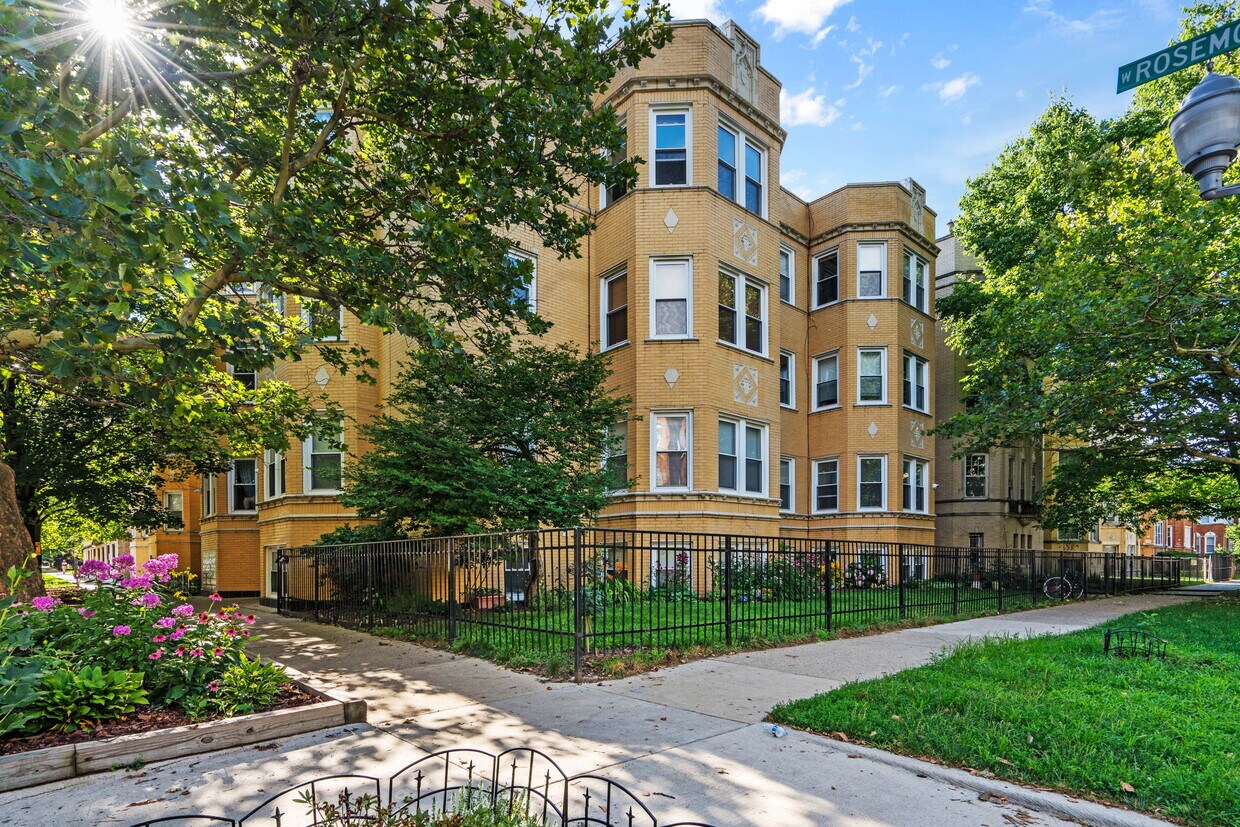 Primary Photo - 6255 N Oakley Ave