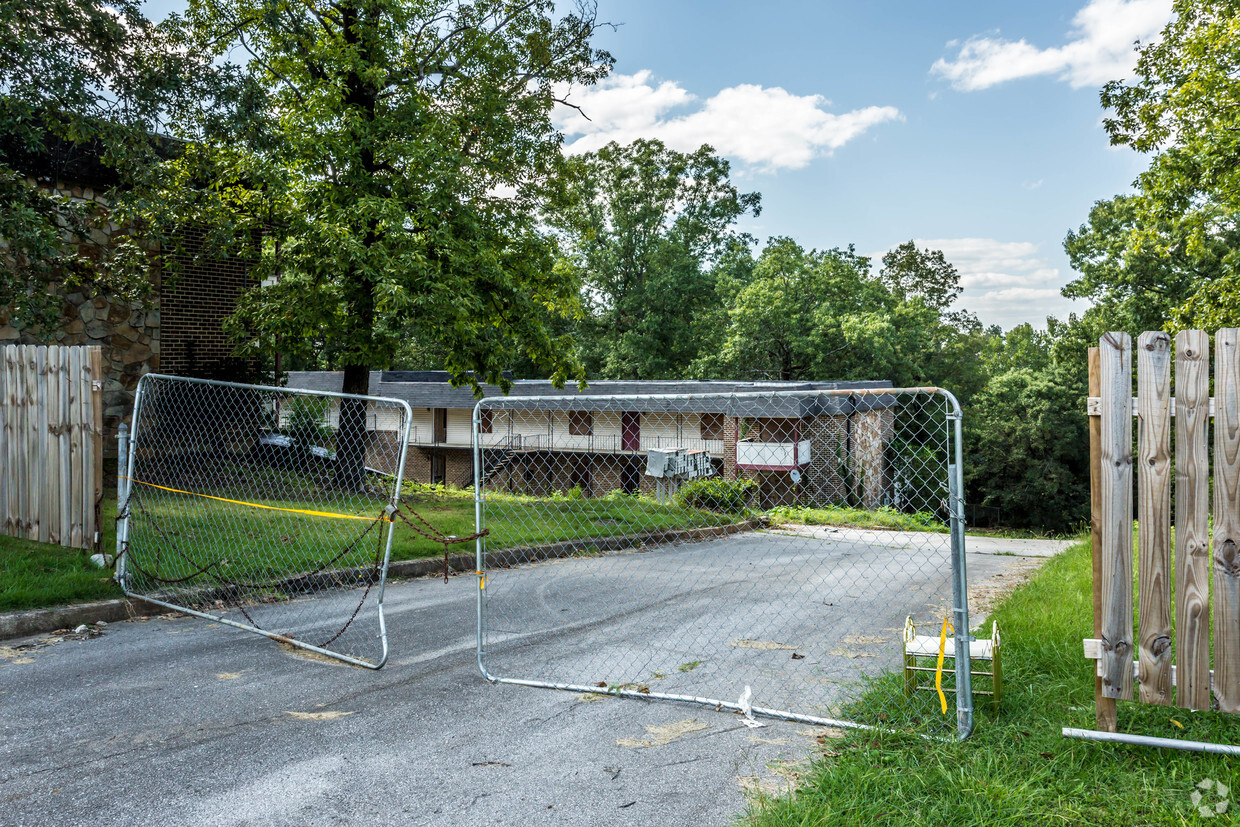 Building Photo - Somerset Hills Apartments